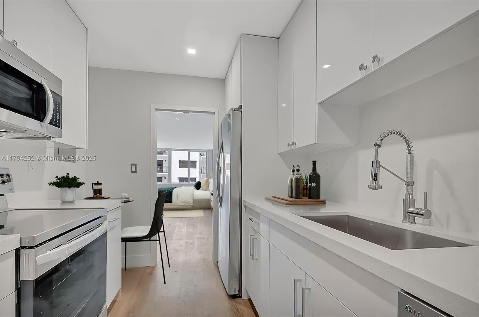 THE CARRIAGE HOUSE CONDO - Residential