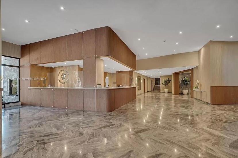 THE CARRIAGE HOUSE CONDO - Residential
