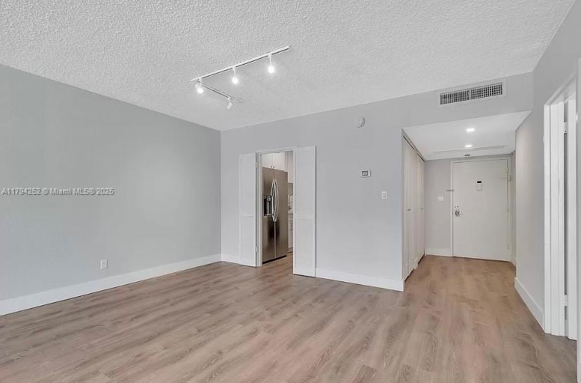 THE CARRIAGE HOUSE CONDO - Residential