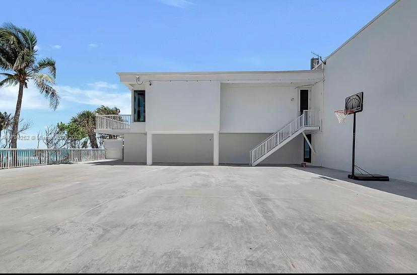 THE CARRIAGE HOUSE CONDO - Residential
