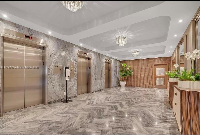THE CARRIAGE HOUSE CONDO - Residential
