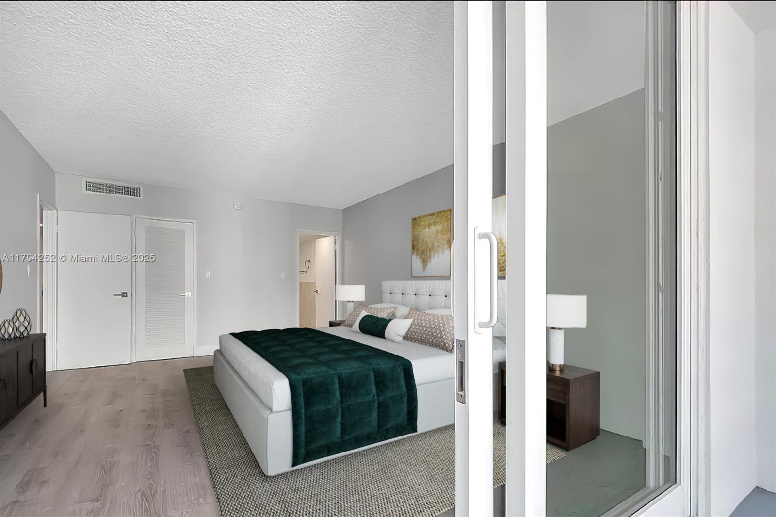 THE CARRIAGE HOUSE CONDO - Residential