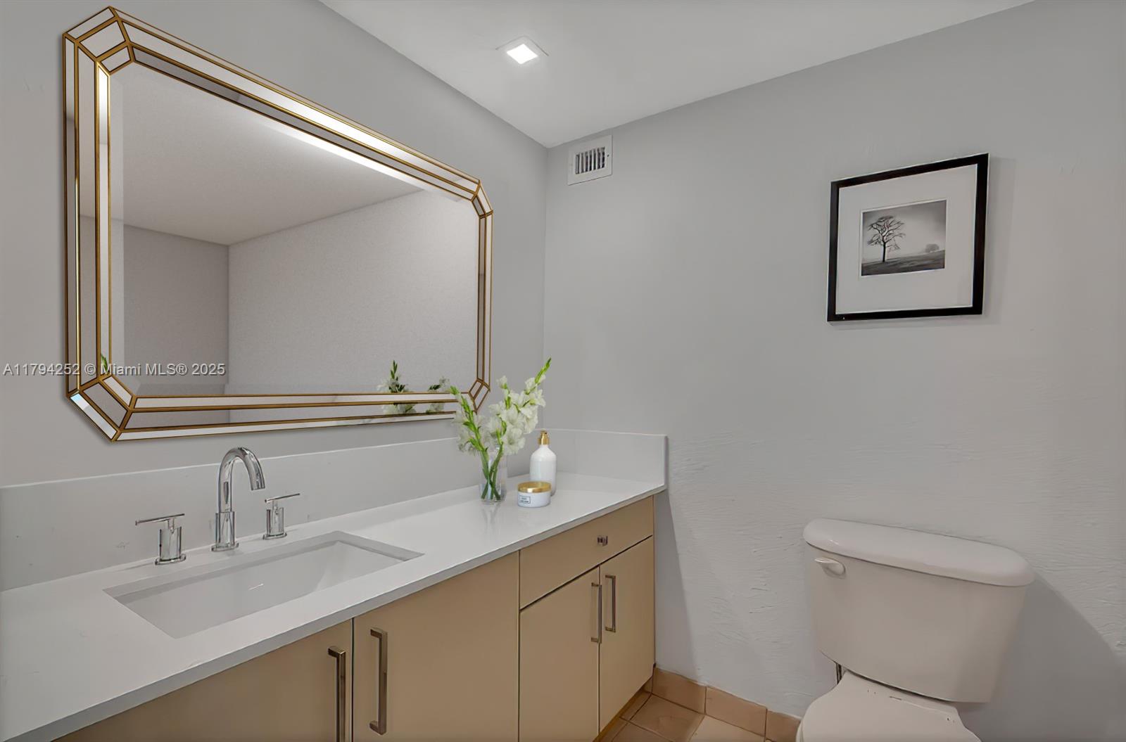 THE CARRIAGE HOUSE CONDO - Residential
