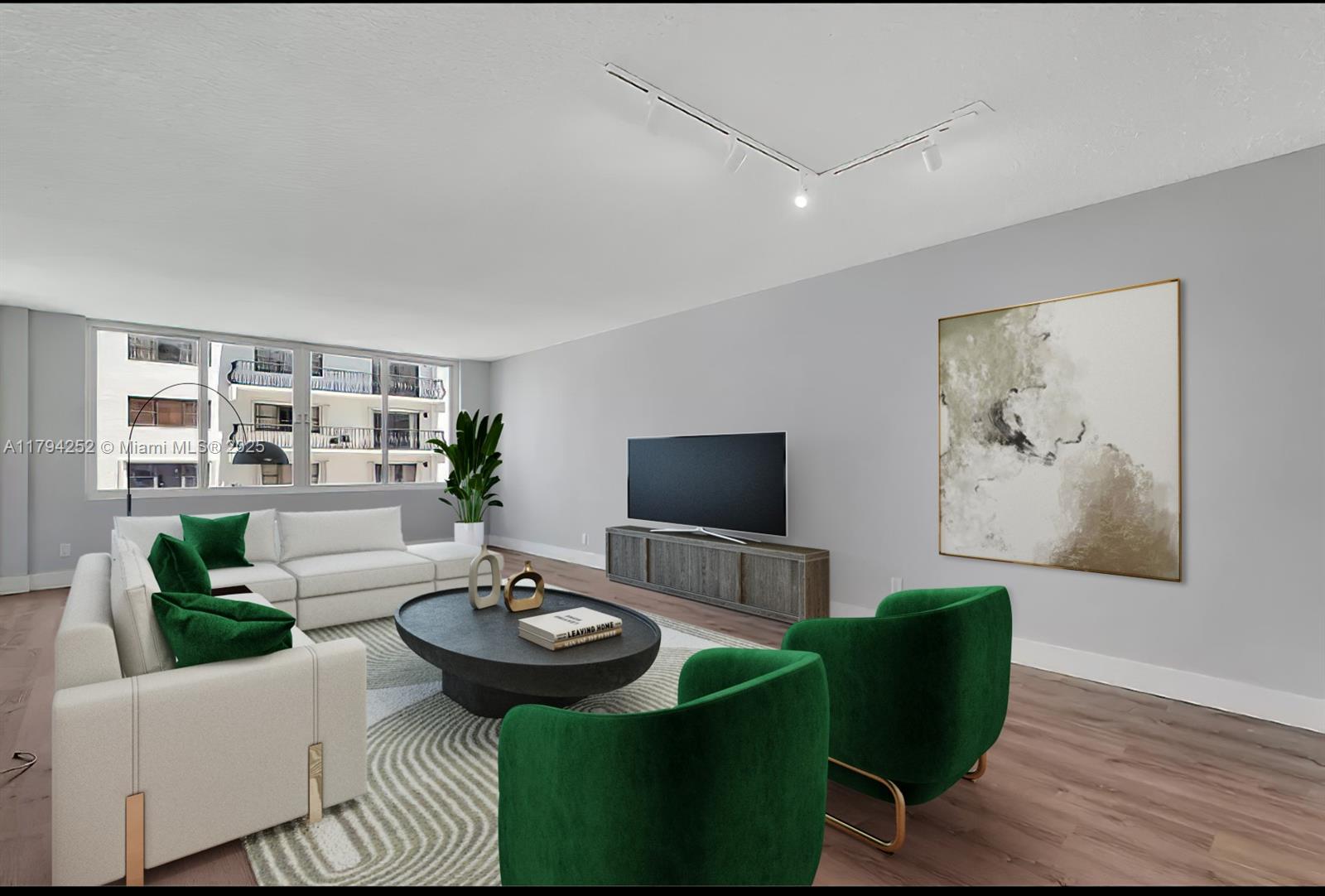 5401 Collins Ave 411