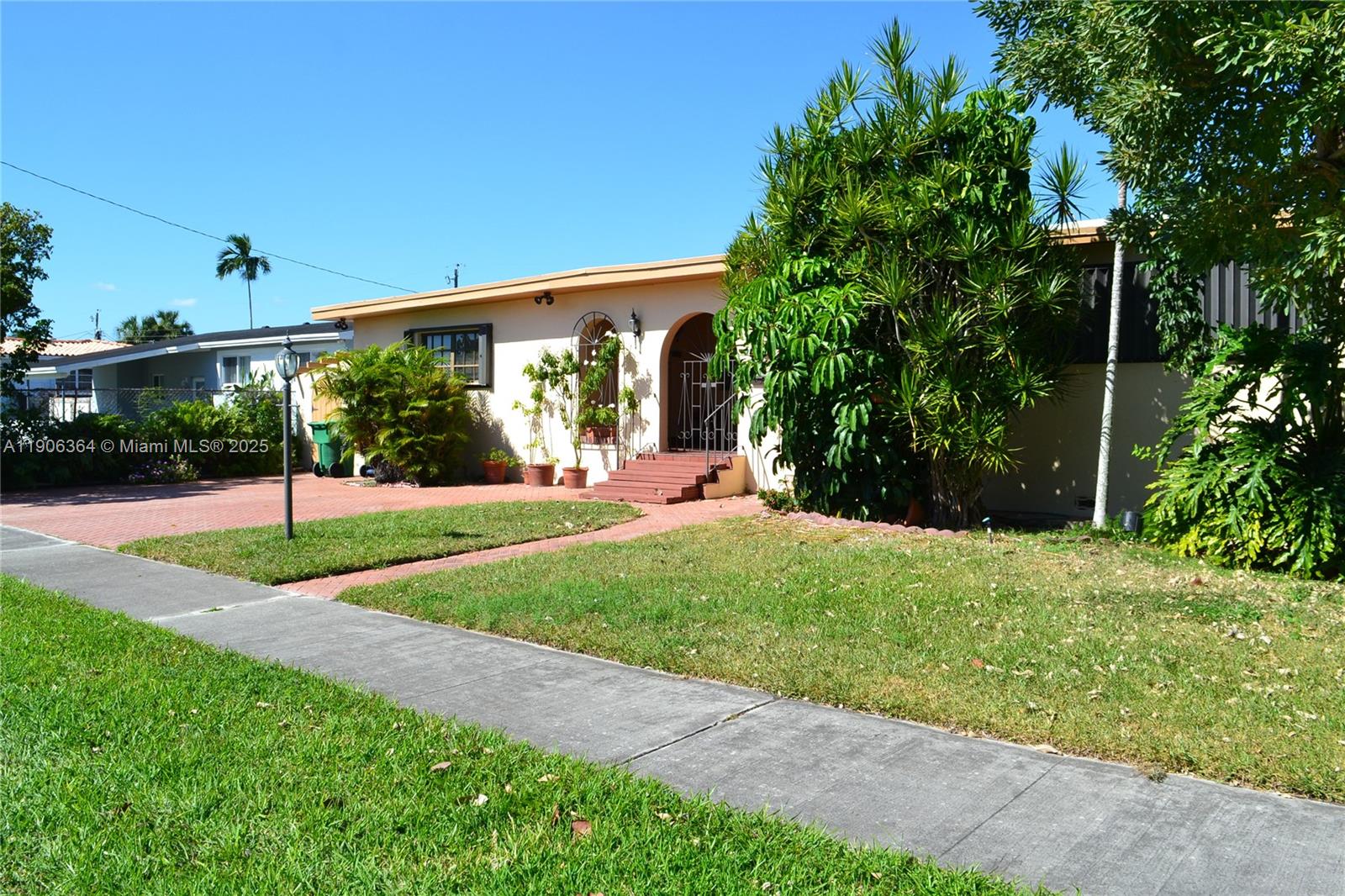 MIRACLE MANOR 4TH ADDN - Residential Lease