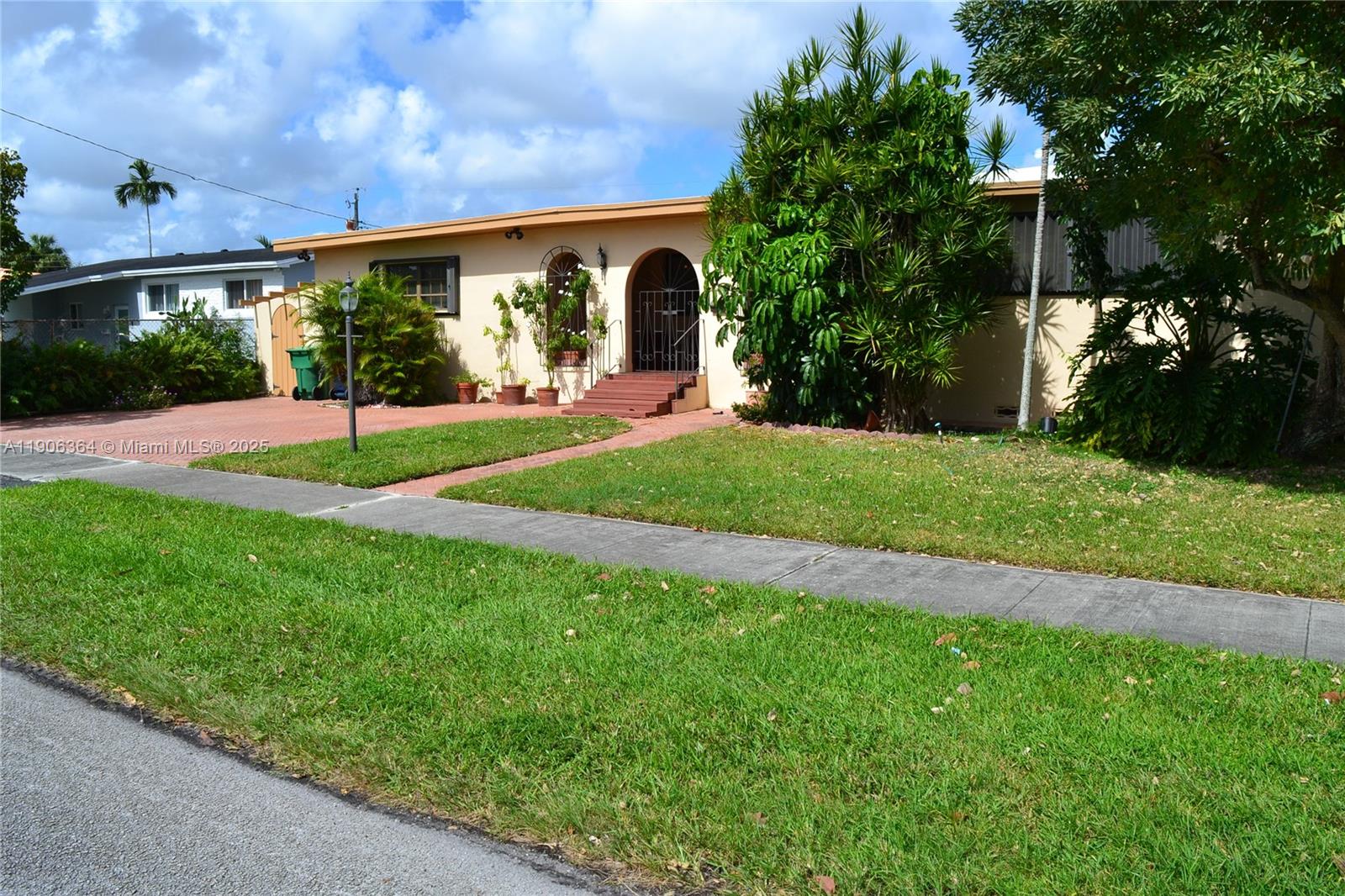 MIRACLE MANOR 4TH ADDN - Residential Lease