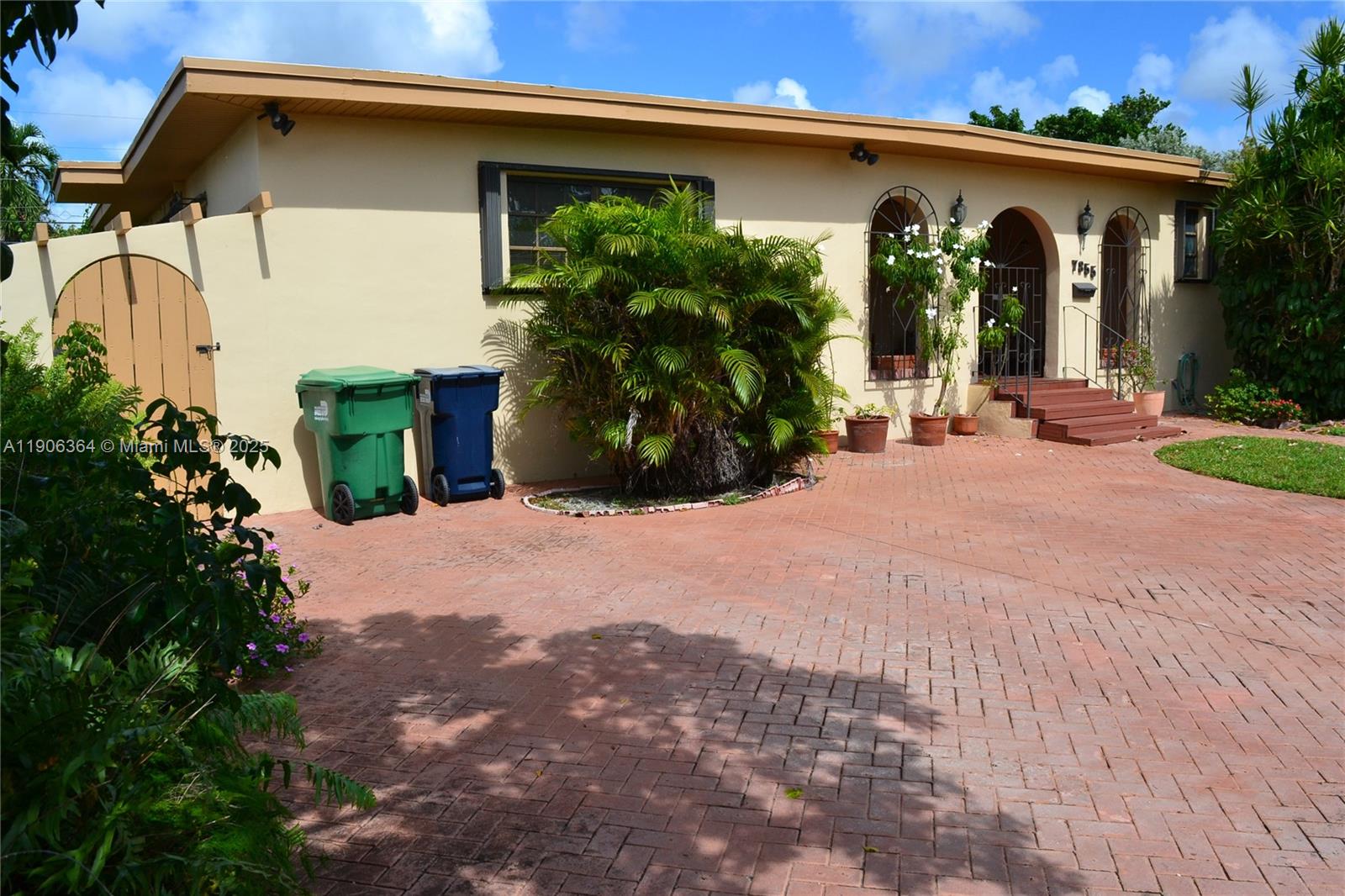 MIRACLE MANOR 4TH ADDN - Residential Lease