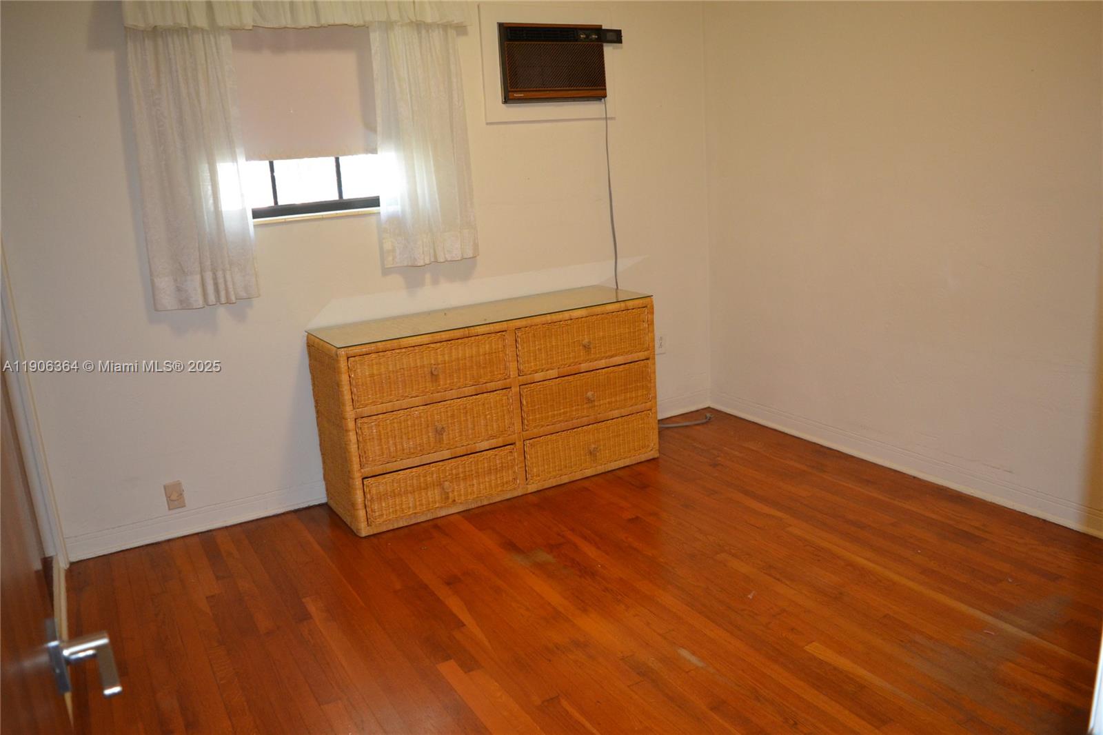 MIRACLE MANOR 4TH ADDN - Residential Lease