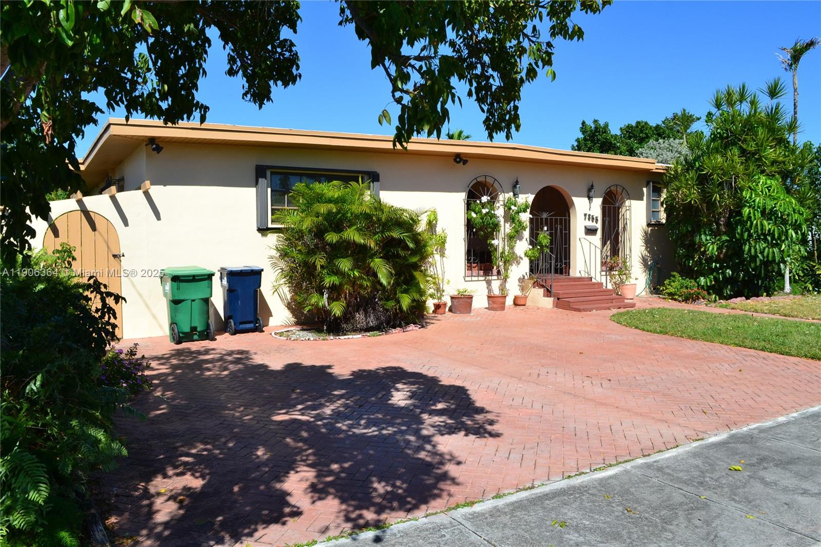 MIRACLE MANOR 4TH ADDN - Residential Lease