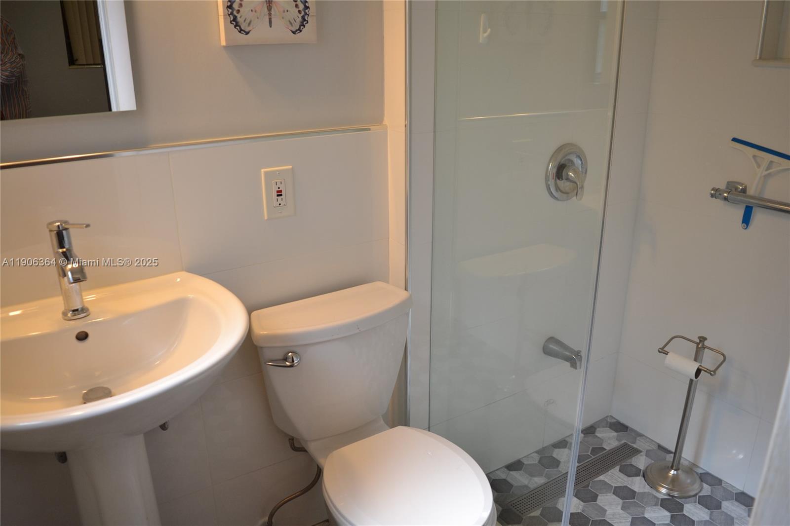 MIRACLE MANOR 4TH ADDN - Residential Lease