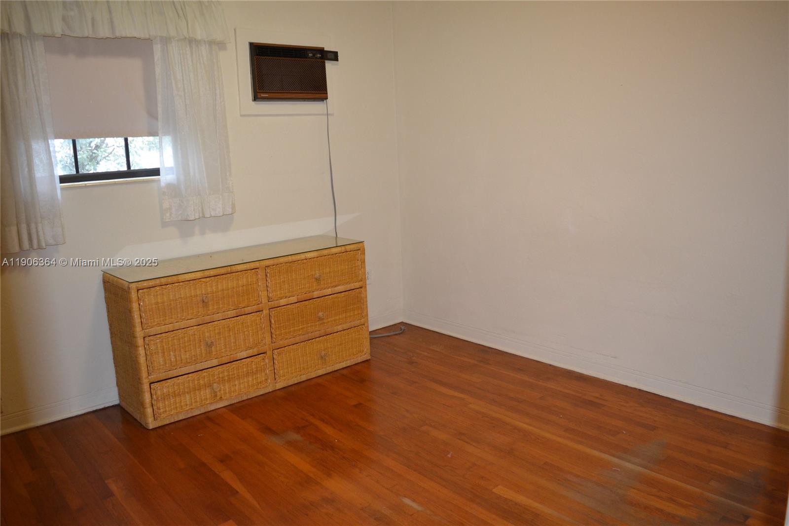 MIRACLE MANOR 4TH ADDN - Residential Lease