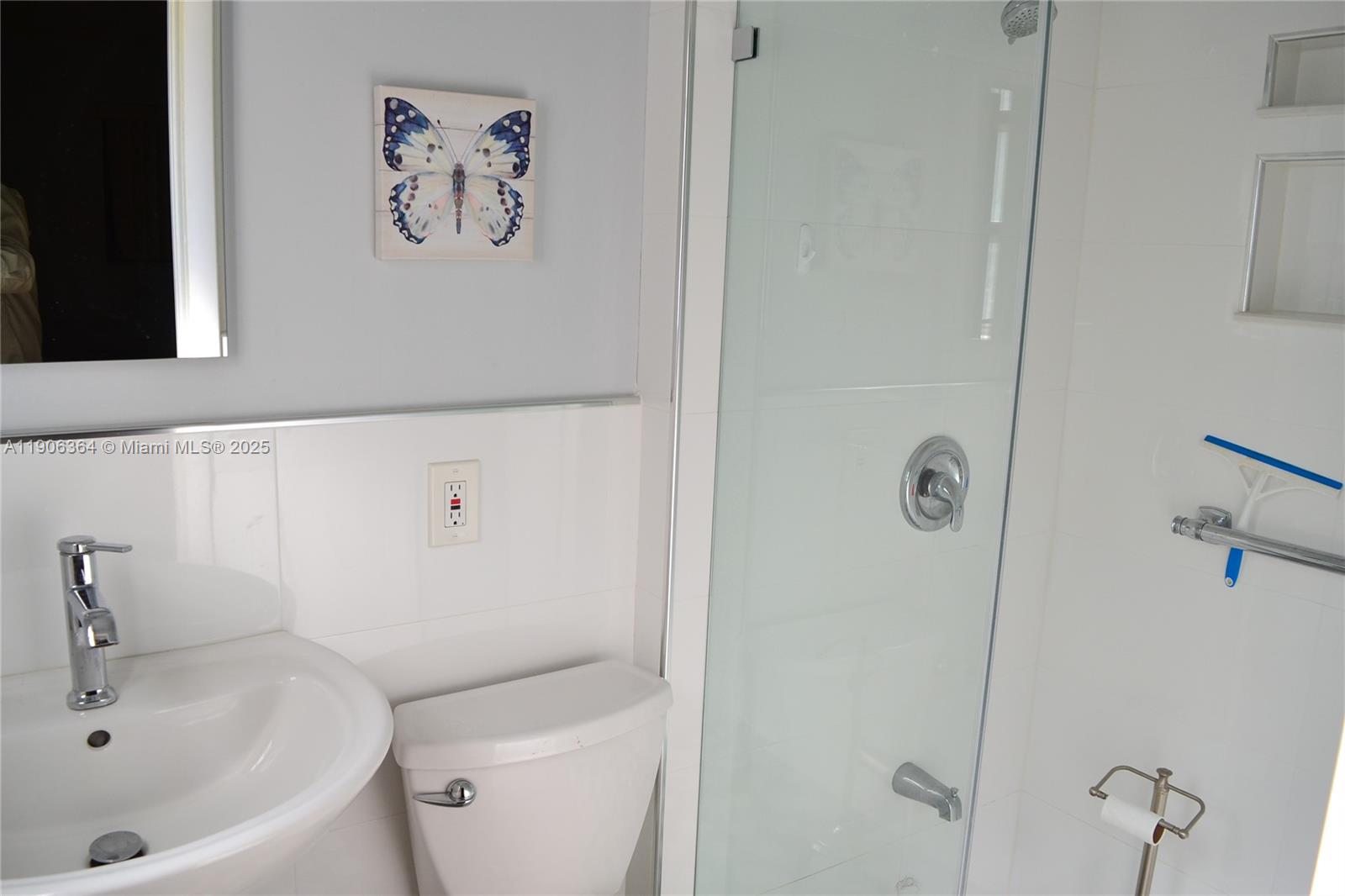 MIRACLE MANOR 4TH ADDN - Residential Lease