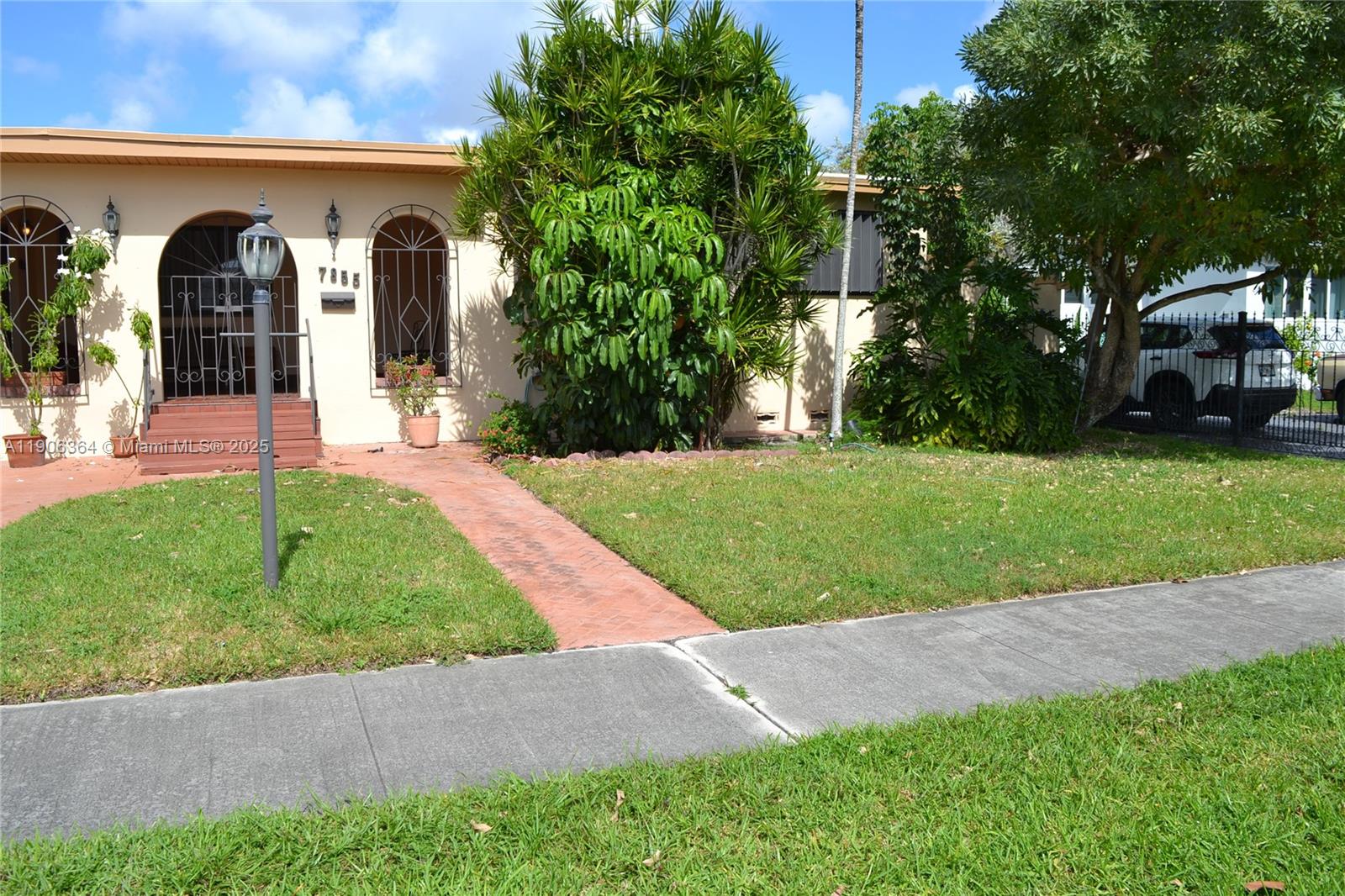 MIRACLE MANOR 4TH ADDN - Residential Lease