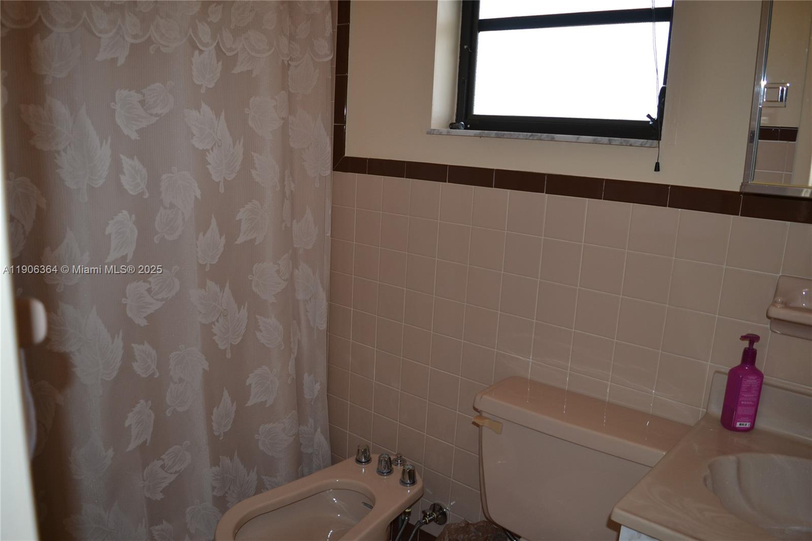 MIRACLE MANOR 4TH ADDN - Residential Lease