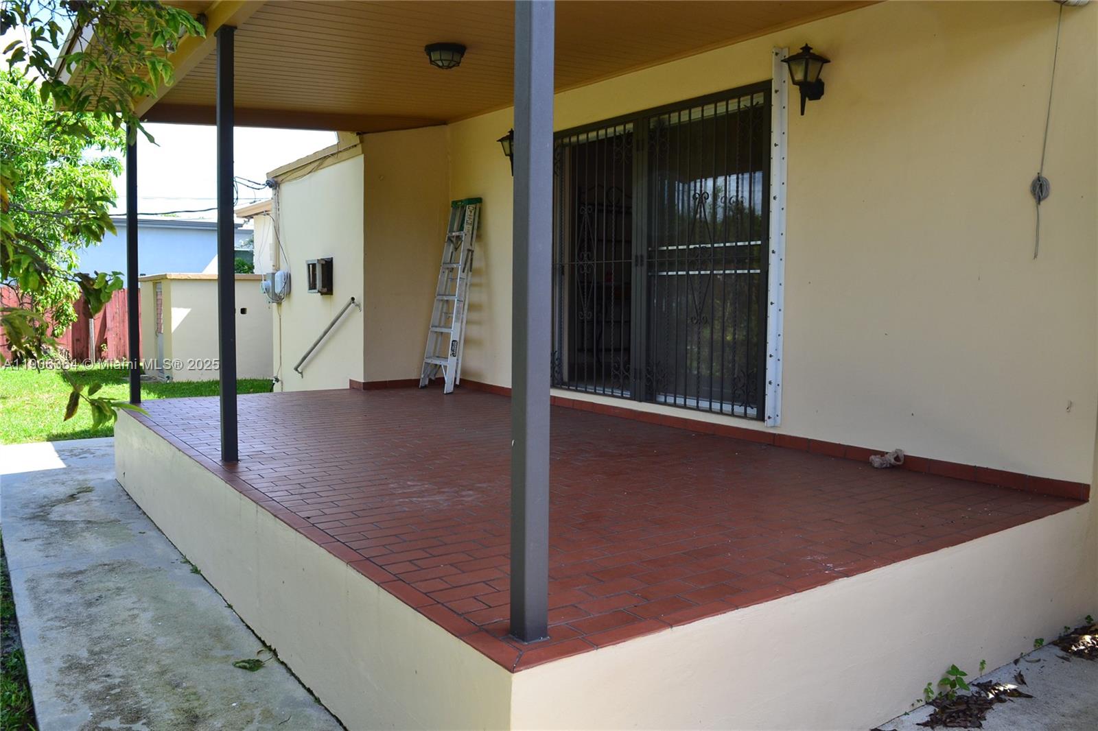 MIRACLE MANOR 4TH ADDN - Residential Lease