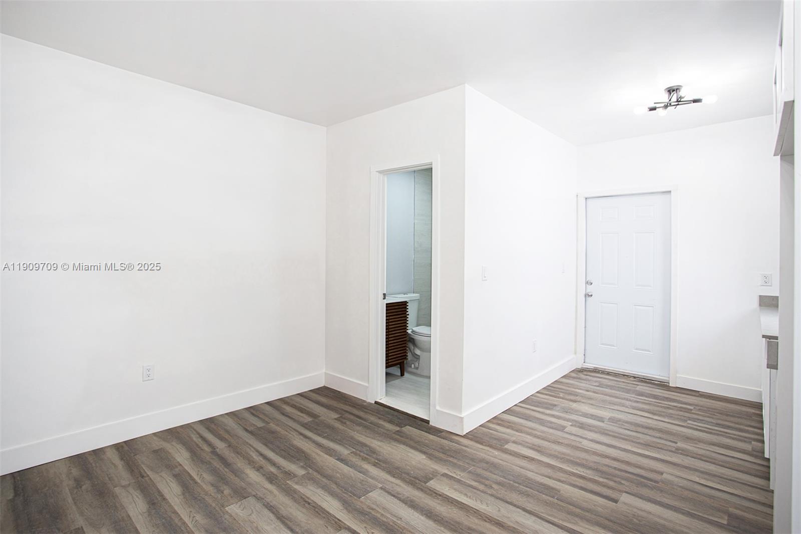 SUNSHINE PARK - Residential Lease