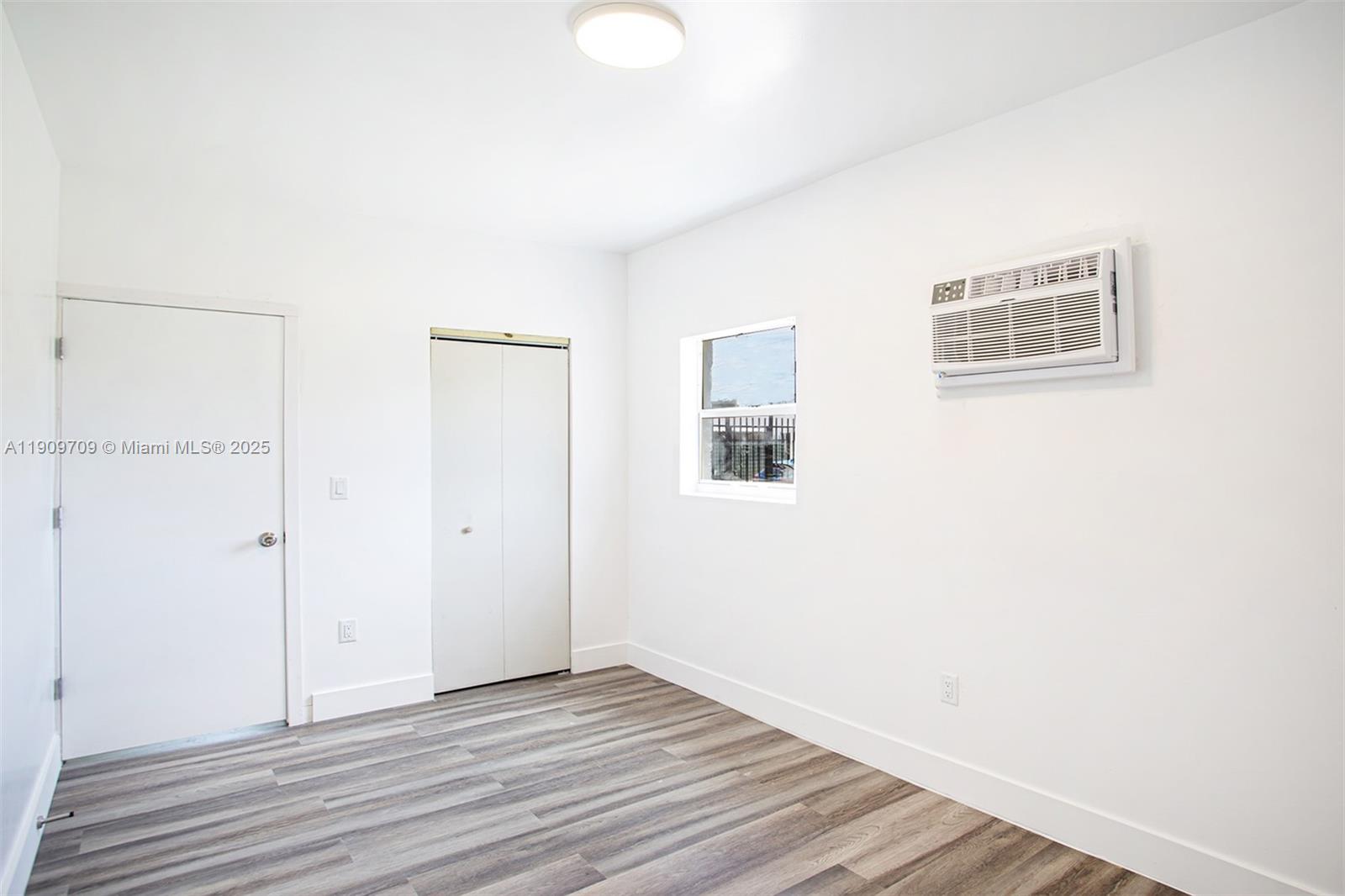 SUNSHINE PARK - Residential Lease