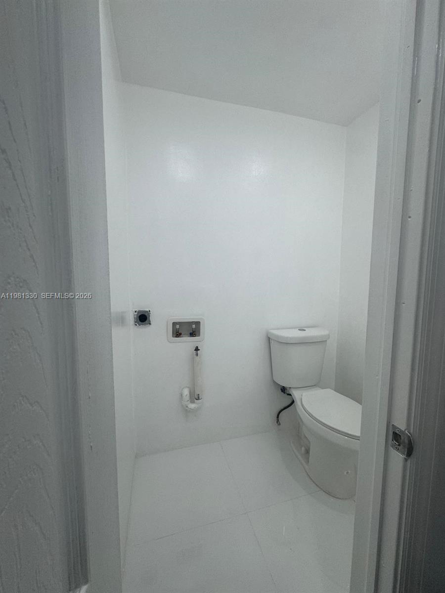 DOLPHIN CONDO - Residential