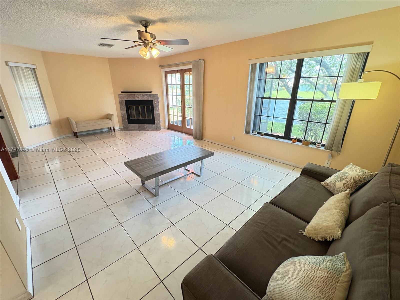 BOCA FONTANA TR E - Residential