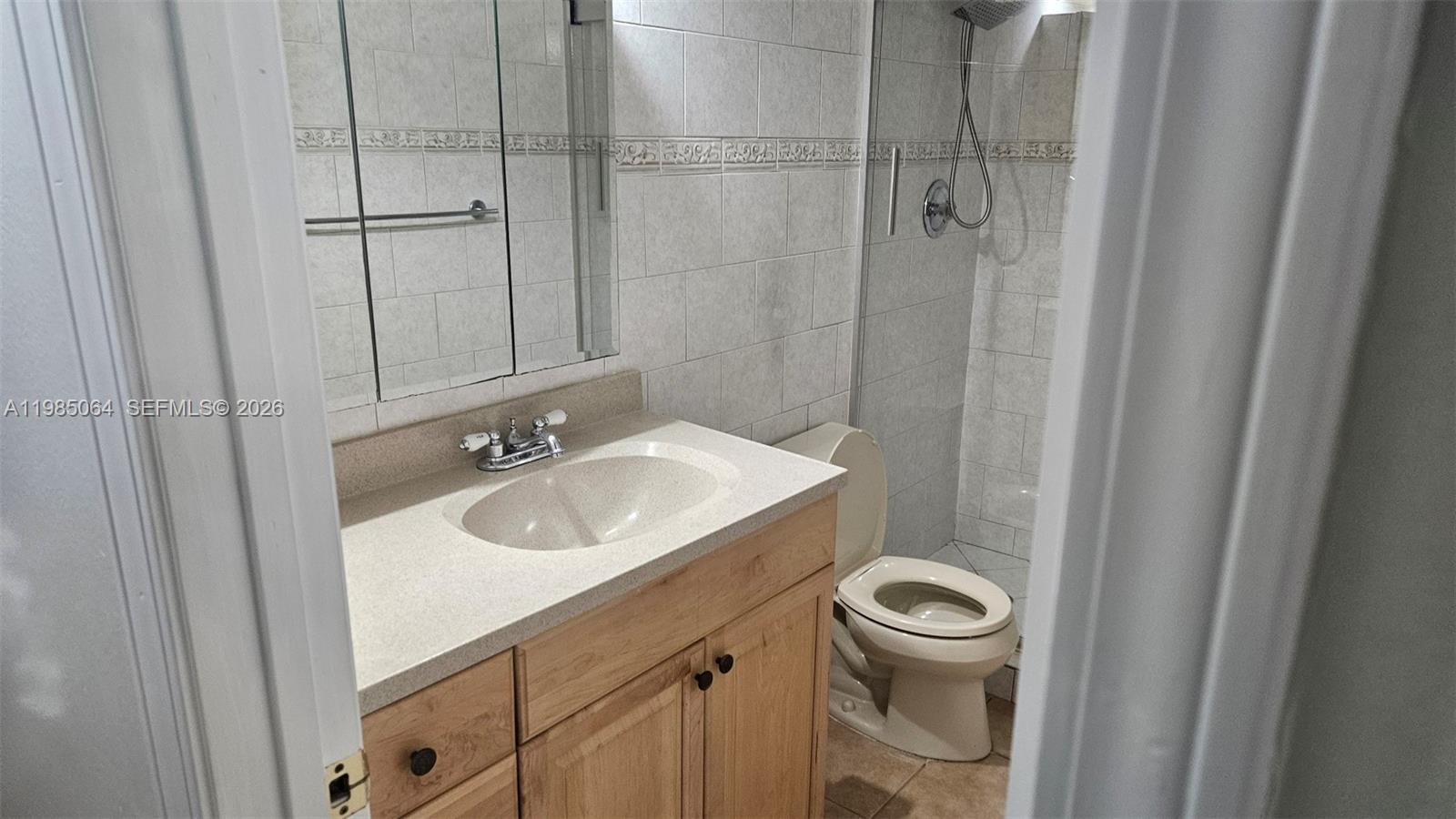 THE GARDENS OF KENDALL CO - Residential Lease