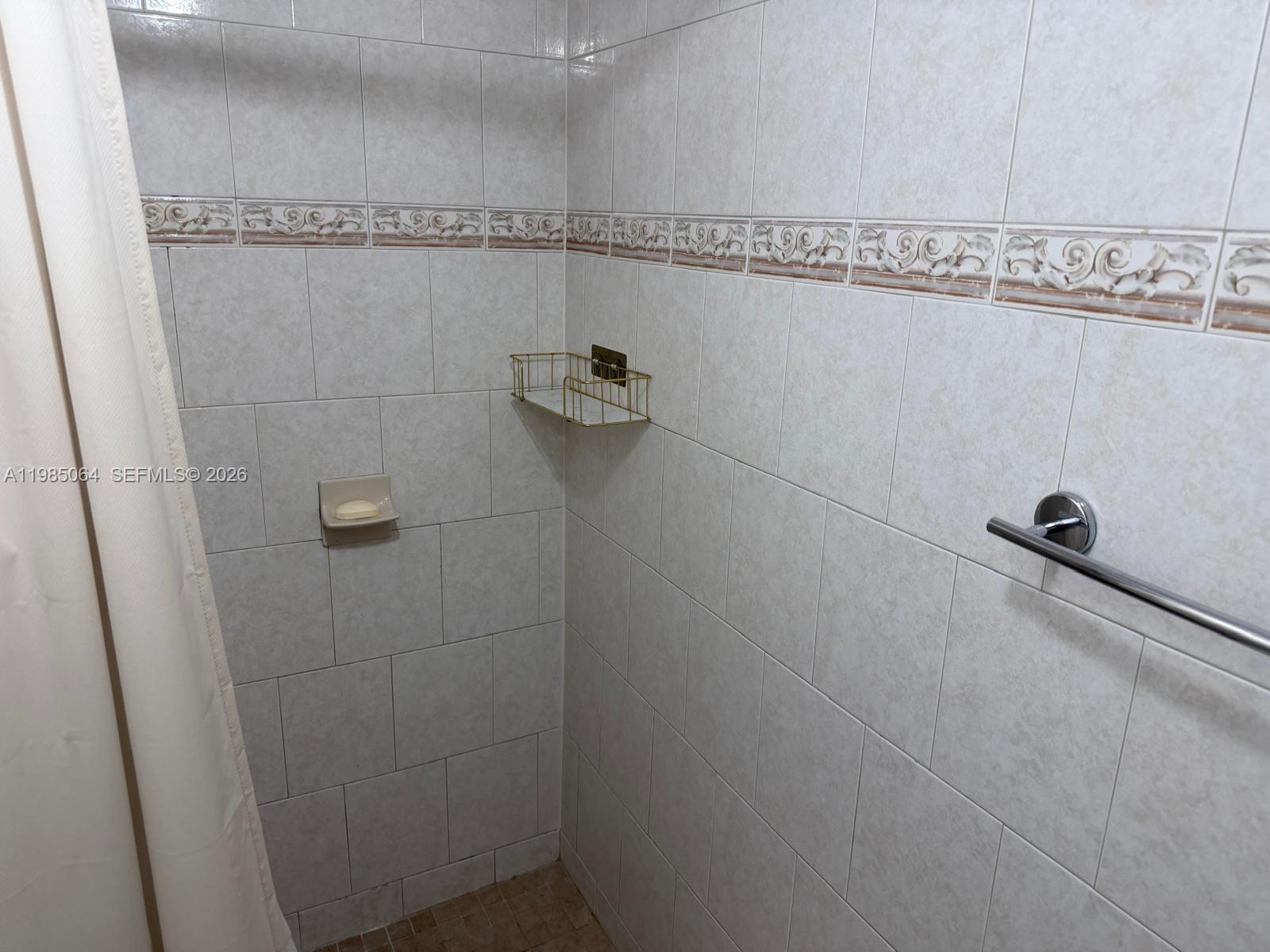 THE GARDENS OF KENDALL CO - Residential Lease