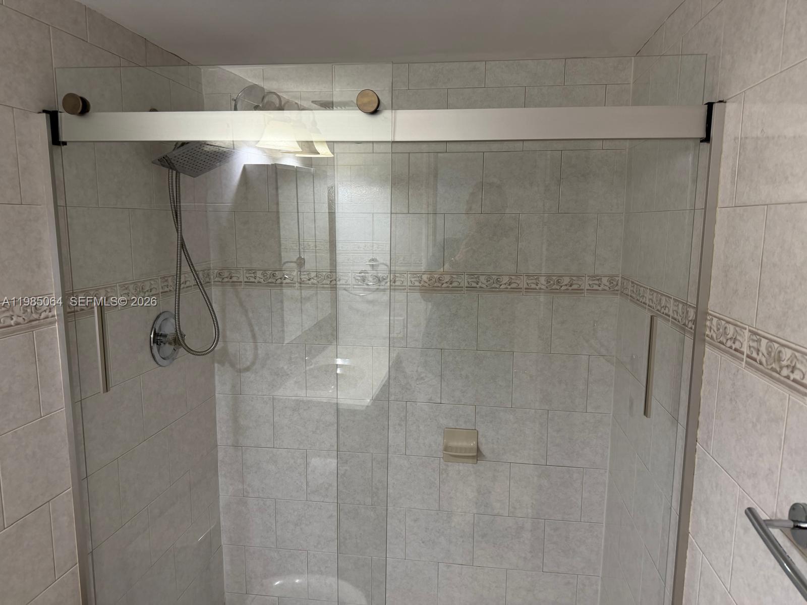 THE GARDENS OF KENDALL CO - Residential Lease