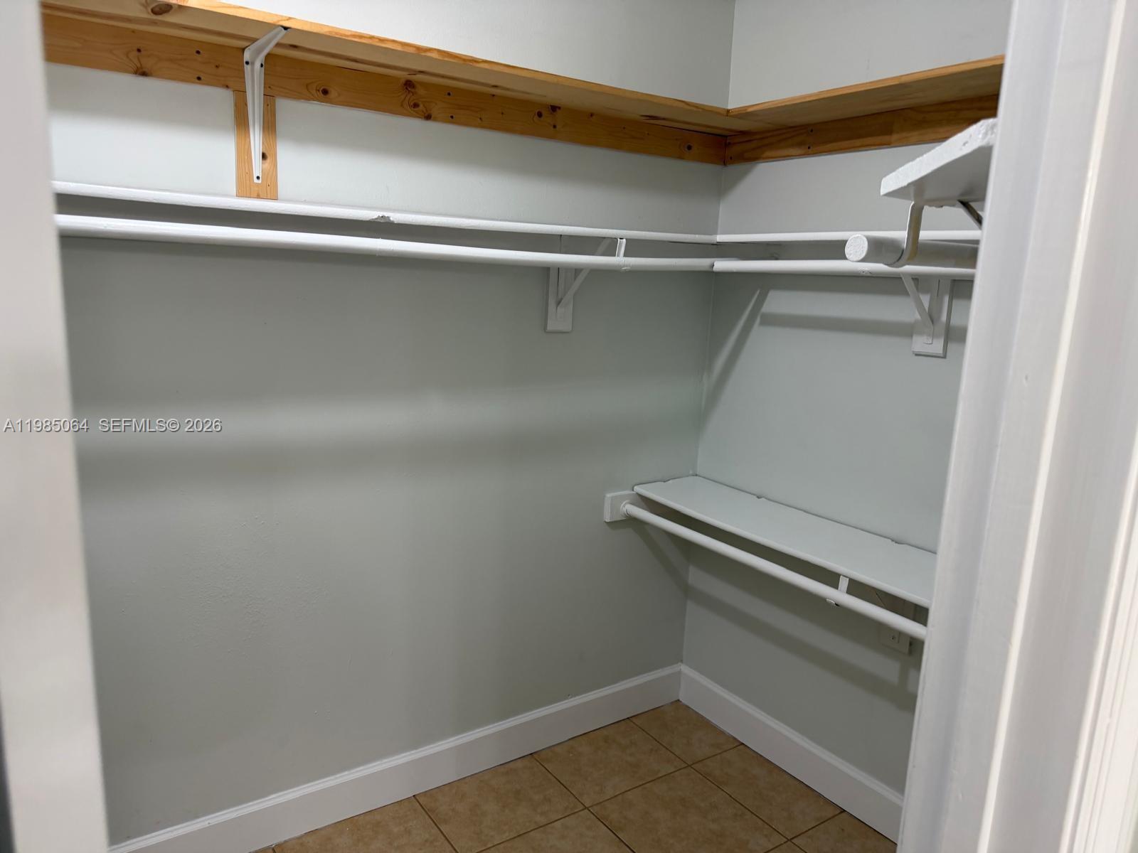 THE GARDENS OF KENDALL CO - Residential Lease