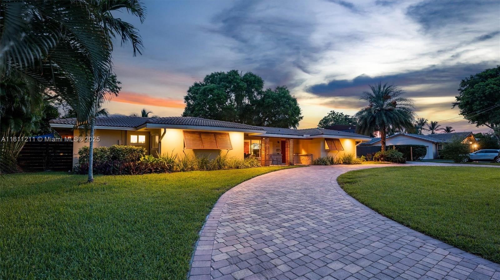 Property for Sale at 901 W Tropical Way, Plantation, Miami-Dade County, Florida - Bedrooms: 4 
Bathrooms: 3  - $949,000