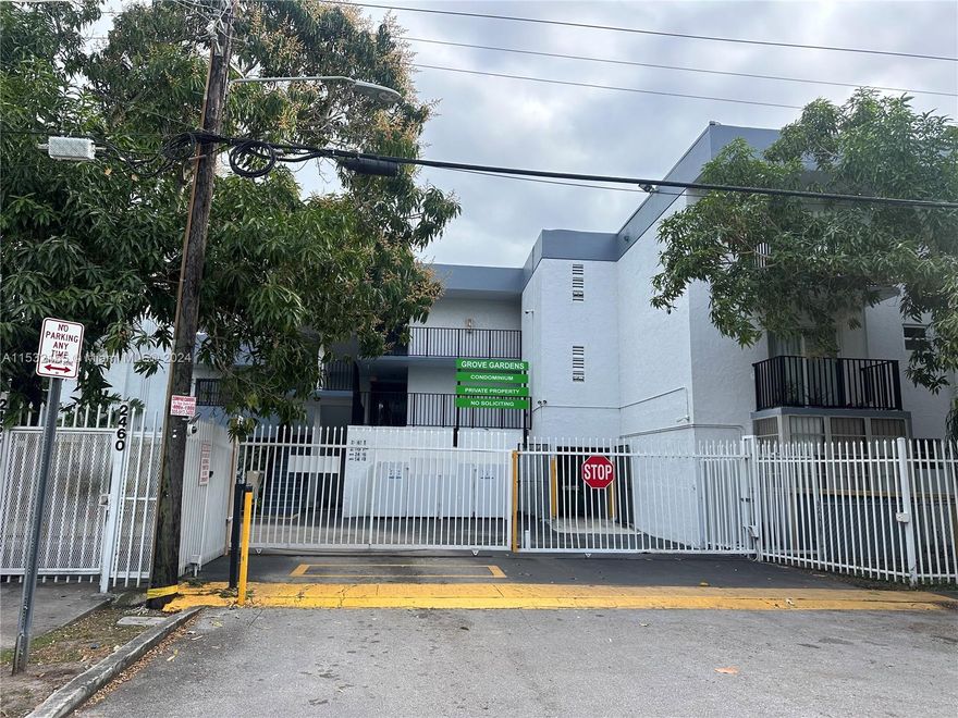 Excellent location near Coconut Grove, walking distance to Metro and public transportation, Brickell, Key Biscayne, Coral Gables and University of Miami. Completely remodeled with Stainless Steel appliances. Great for investors no rental restrictions. Owner motivated