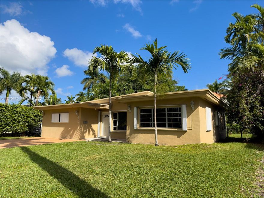 Private gate of North Bay Village and one of the best locations for this single-family home surrounded by multi-million dollar properties.Generous open space living/dining room facing the tropical backyard, high ceiling, 2 large beds/baths,Large storage room. Conveniently located off the 79th Causeway leading to Miami Beach, Bal harbour. 10 min to the Beach, to Miami Downtown, and 20 min to the Airport. Great Schools, North Beach Elementary school, Nautilus Middle school, Miami Beach High School.Upscale neighborhood!
AVAILABLE IMMEDIATELY. 6 MONTHS LEASE WITH THE POSSIBILITY TO RENEW. Preference for a 6 months lease, as the owner plans to do construction end of 2023.Rented unfurnished.