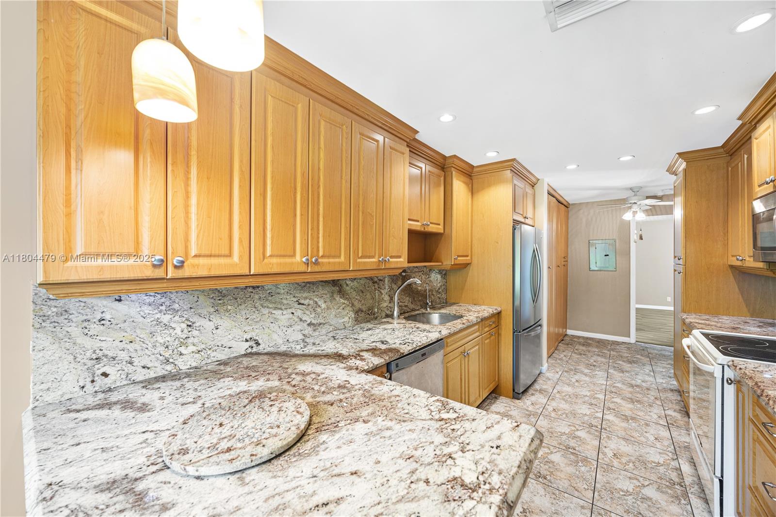 2717 N Carambola Cir N 17101