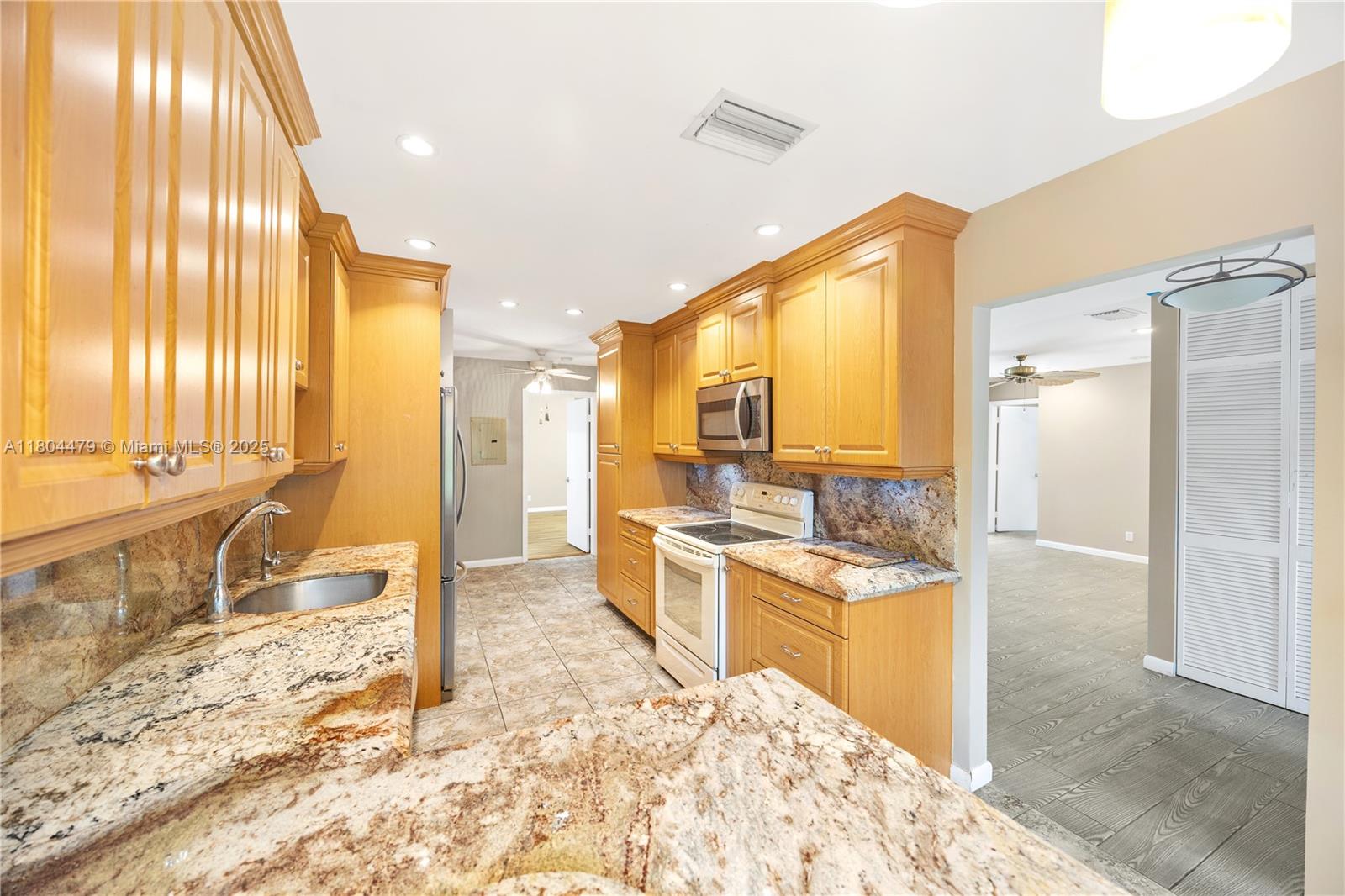 2717 N Carambola Cir N 17101