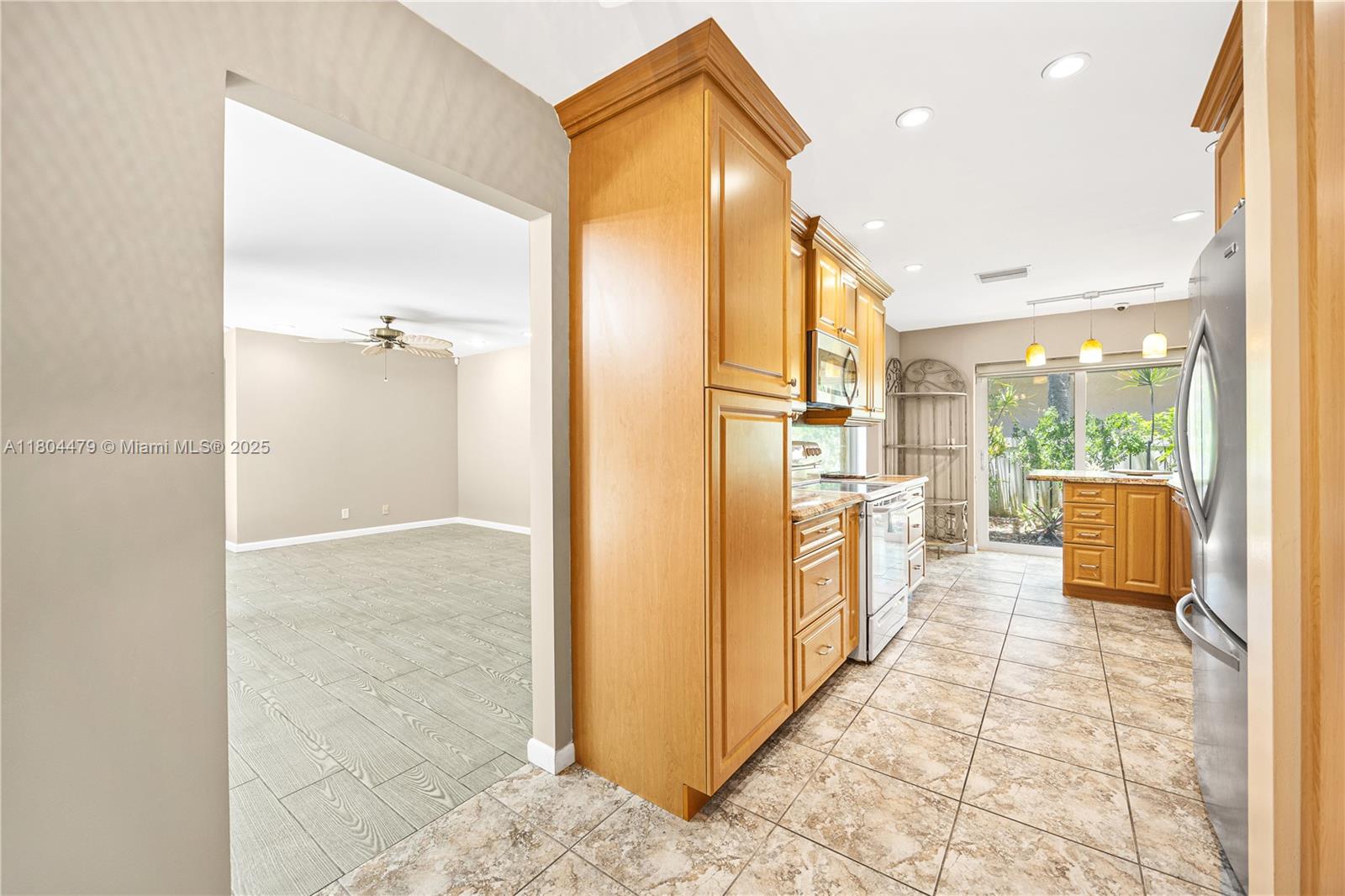 2717 N Carambola Cir N 17101