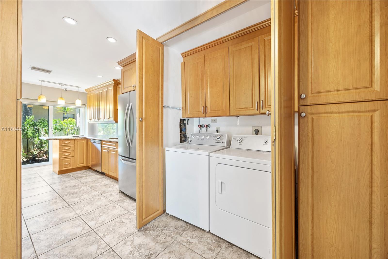 2717 N Carambola Cir N 17101