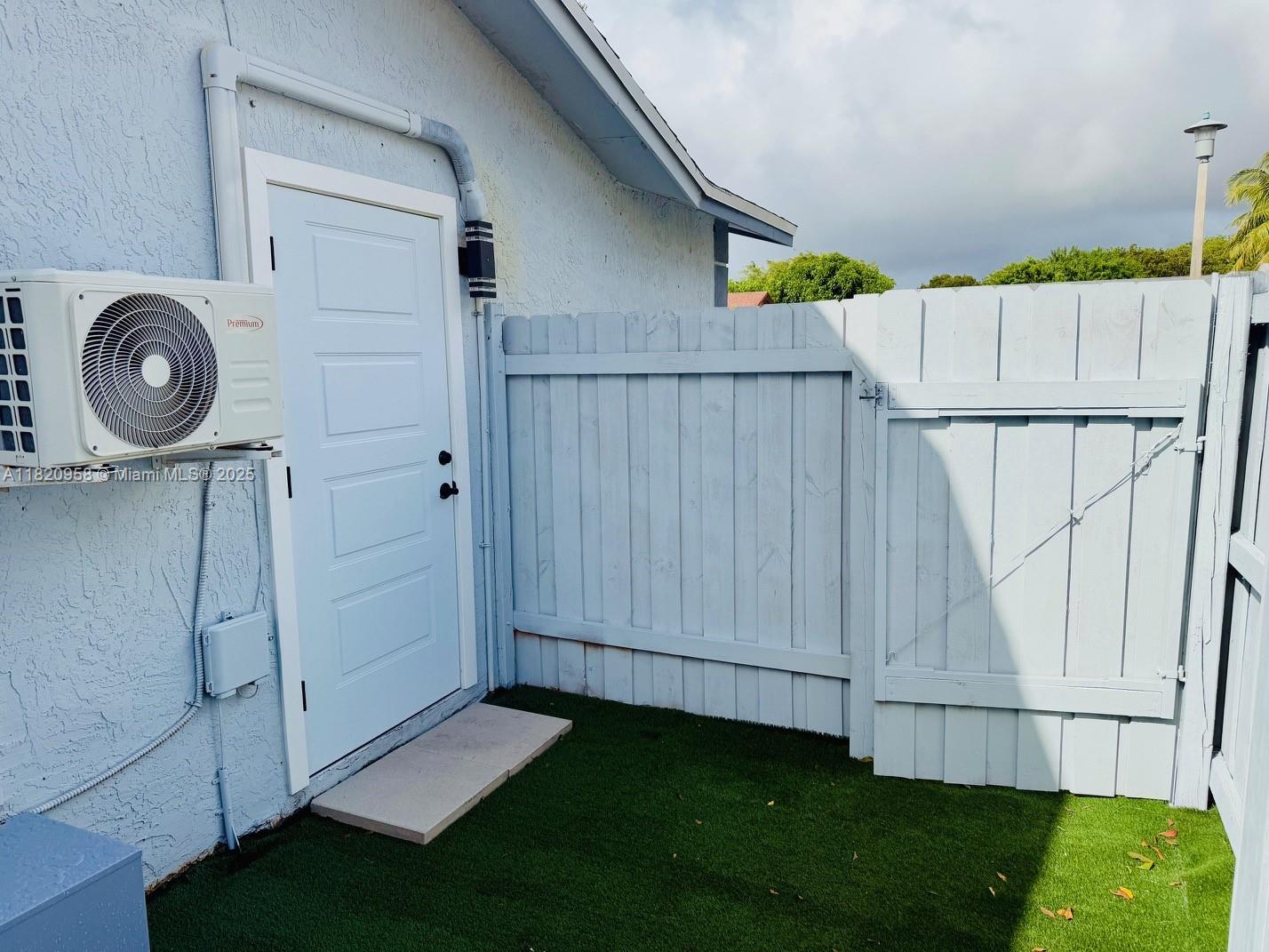 Rental Property at 8350 Nw 7th St Efficiency, Pembroke Pines, Miami-Dade County, Florida - Bathrooms: 1  - $1,400 MO.