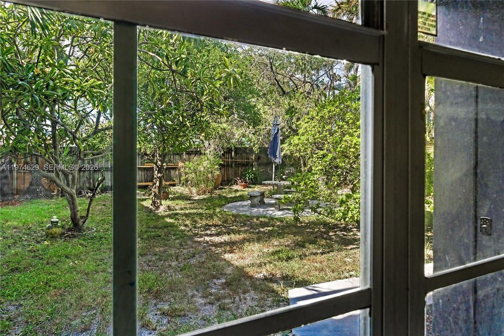 Photo of 400 SE 31st St #1, Fort Lauderdale, FL 33316 (MLS # A11974629)