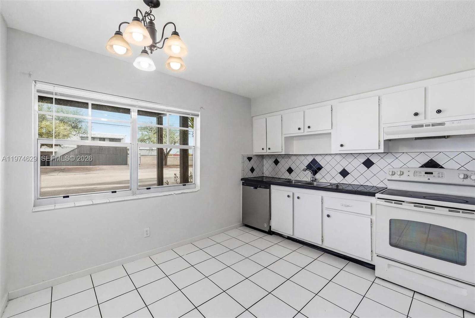 CROISSANT PARK DIXIE CUT- - Residential Lease