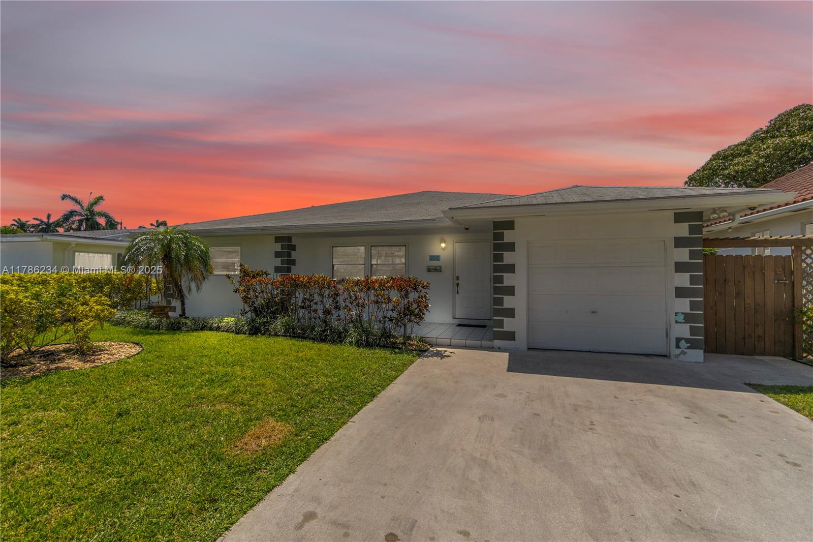 806 Ne 4th St, Hallandale Beach, Broward County, Florida - 3 Bedrooms  
3 Bathrooms - 