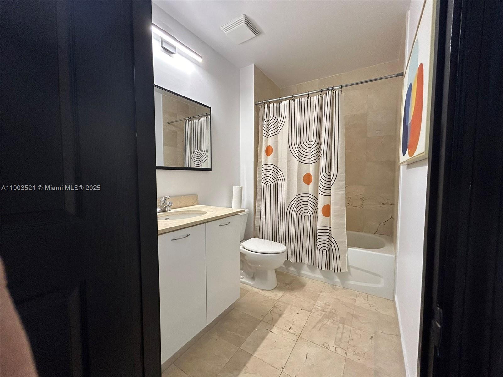 View photos, virtual tours, details... 2142 Van Buren St 501