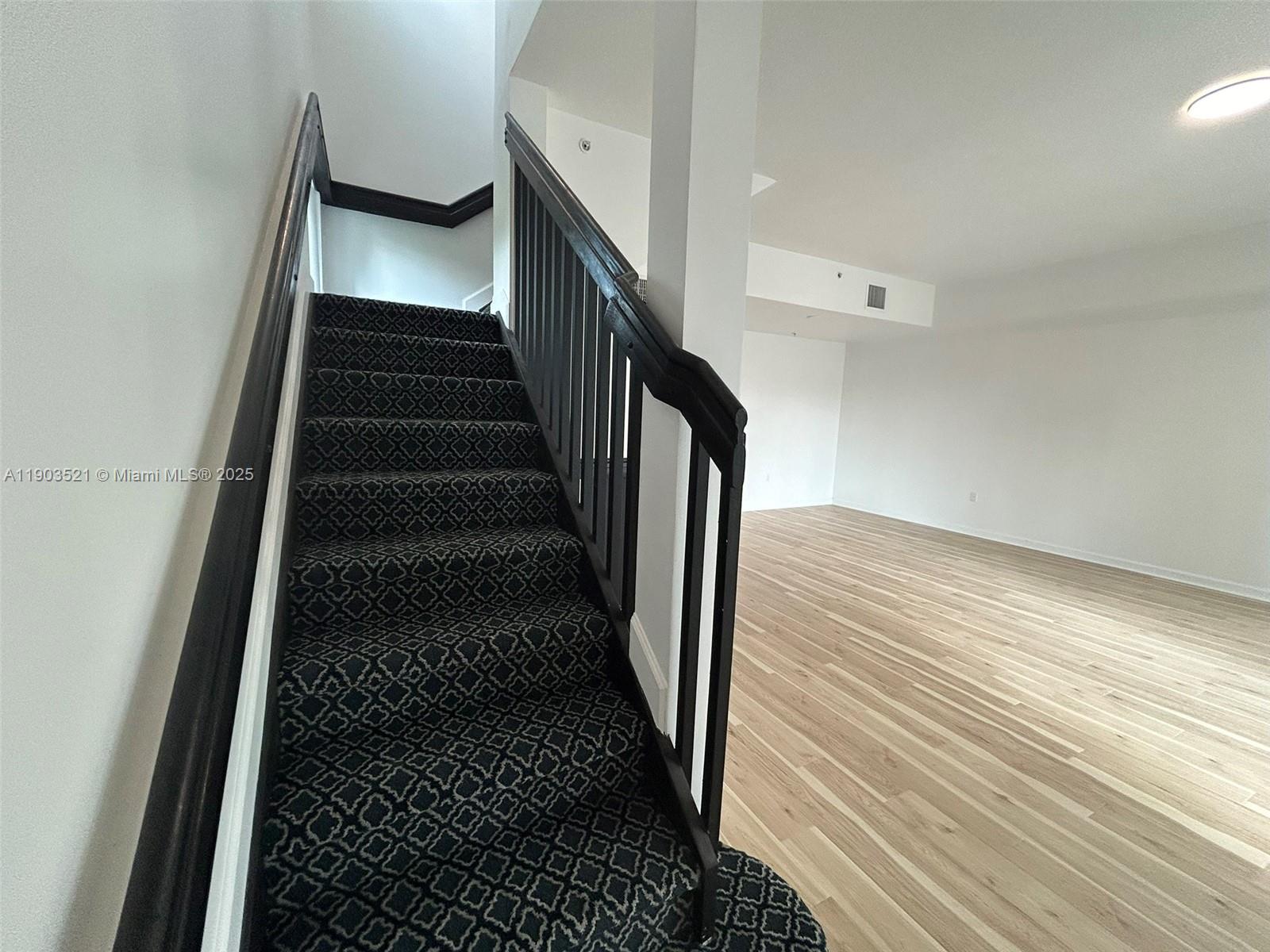 HOLLYWOOD LITTLE RANCHES - Residential