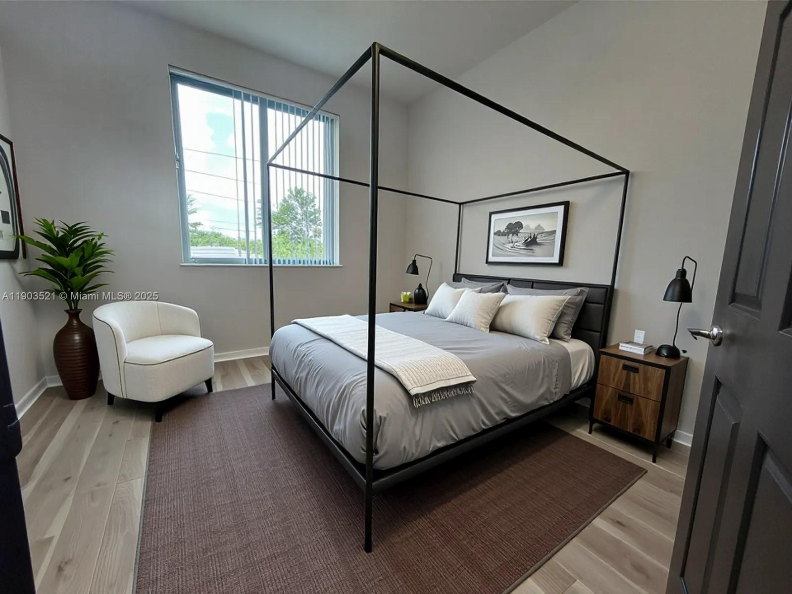 HOLLYWOOD LITTLE RANCHES - Residential