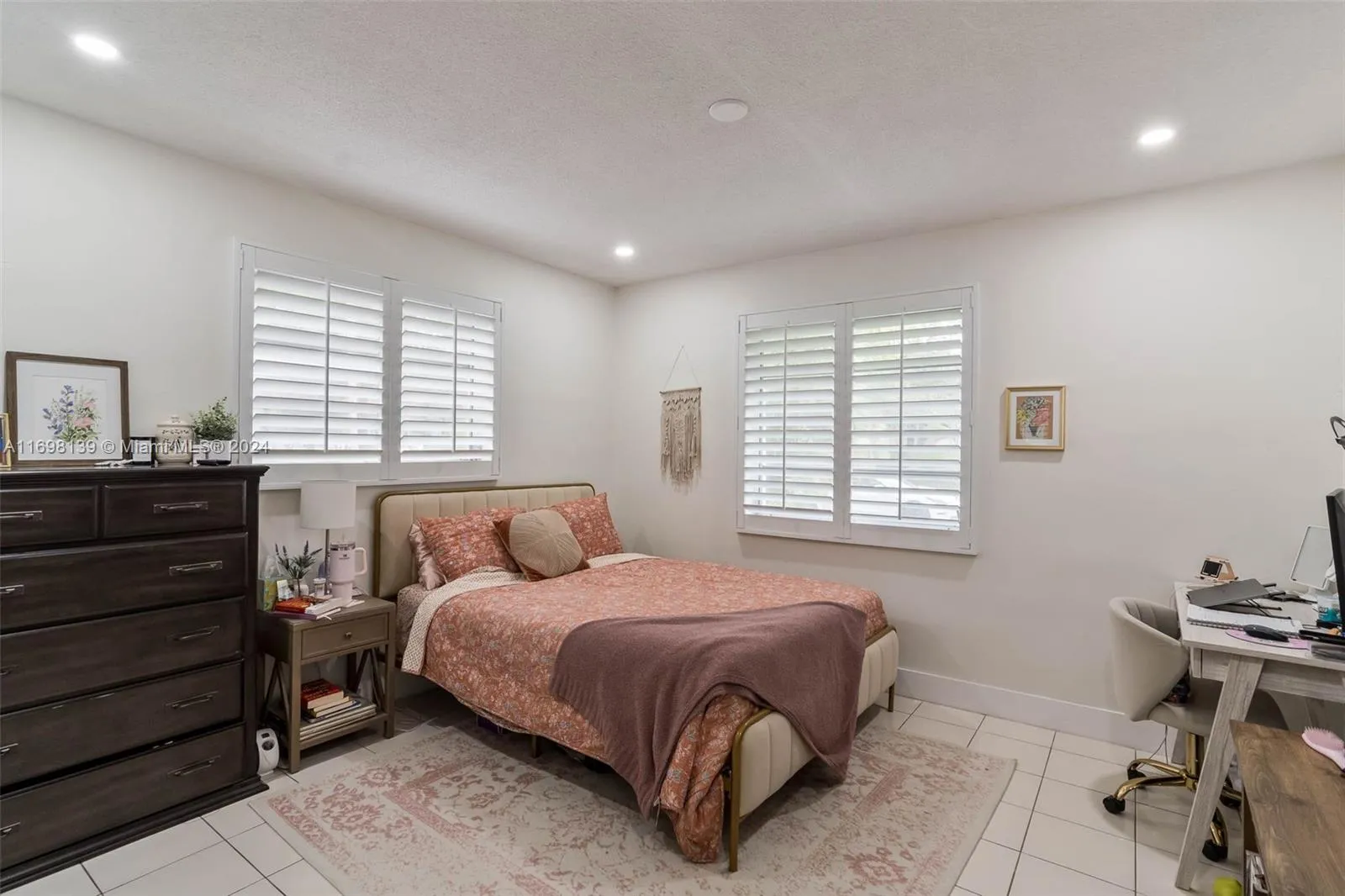 Coral Gables, Florida 33146, United States, 3 Bedrooms Bedrooms, ,2 BathroomsBathrooms,Residential,Pending,30995