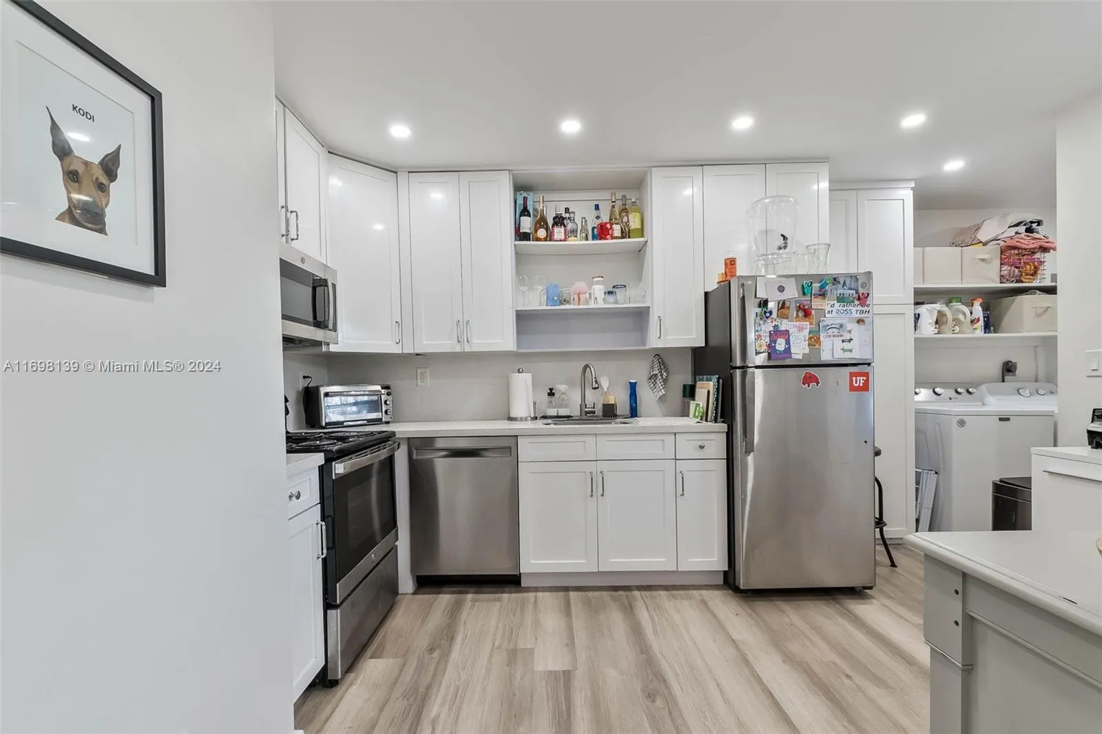 Coral Gables, Florida 33146, United States, 3 Bedrooms Bedrooms, ,2 BathroomsBathrooms,Residential,Pending,30995