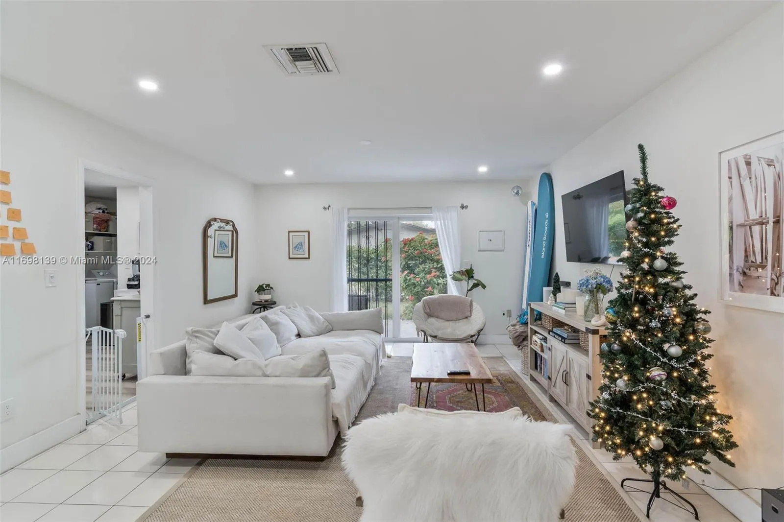 Coral Gables, Florida 33146, United States, 3 Bedrooms Bedrooms, ,2 BathroomsBathrooms,Residential,Pending,30995