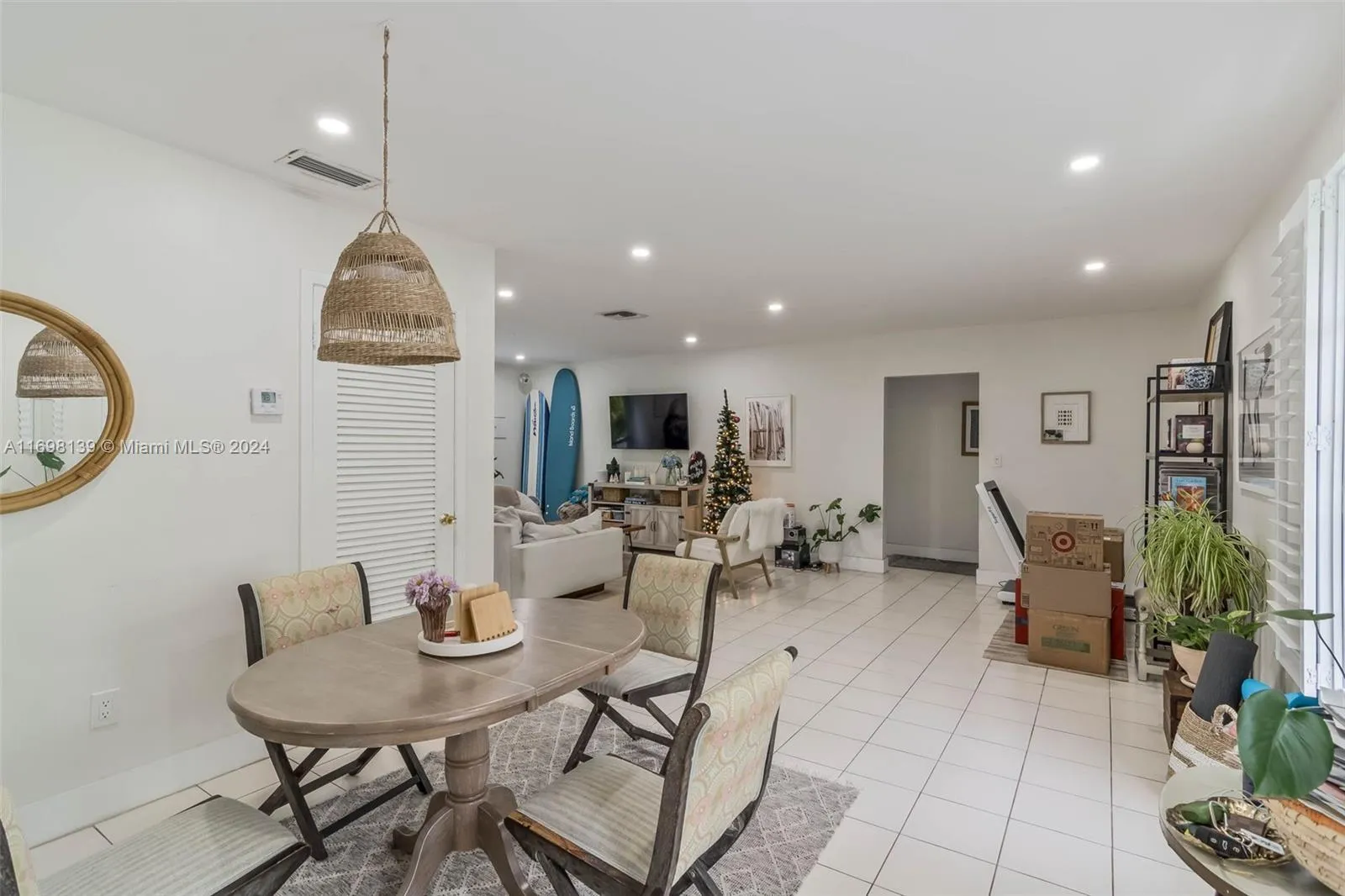 Coral Gables, Florida 33146, United States, 3 Bedrooms Bedrooms, ,2 BathroomsBathrooms,Residential,Pending,30995