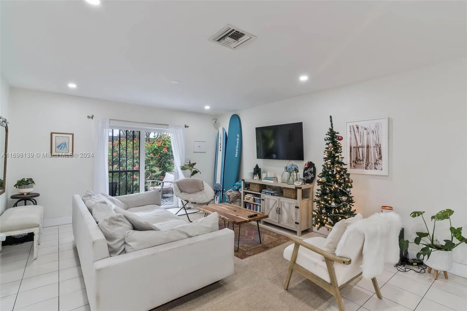 Coral Gables, Florida 33146, United States, 3 Bedrooms Bedrooms, ,2 BathroomsBathrooms,Residential,Pending,30995