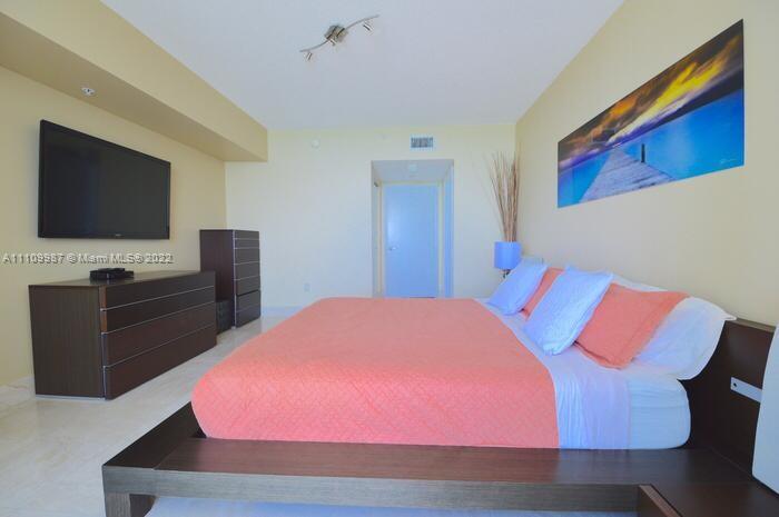 La Perla - Residential Lease