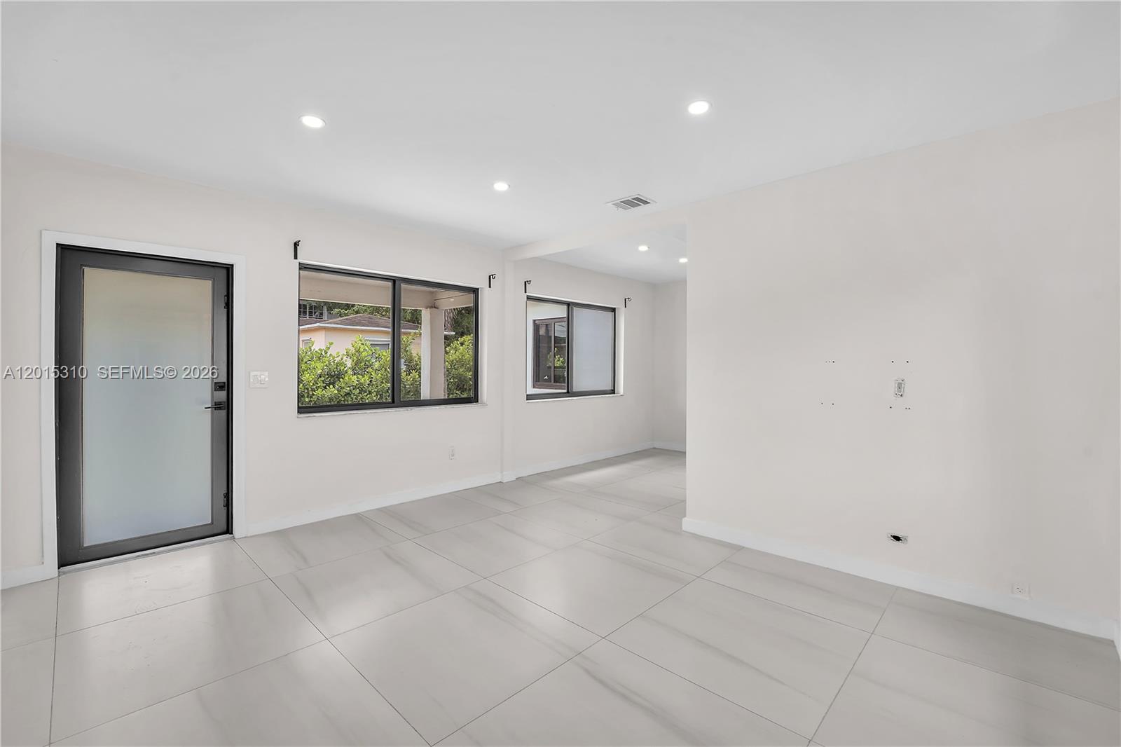 AUBURNDALE TAMIAMI TRAIL - Residential Lease