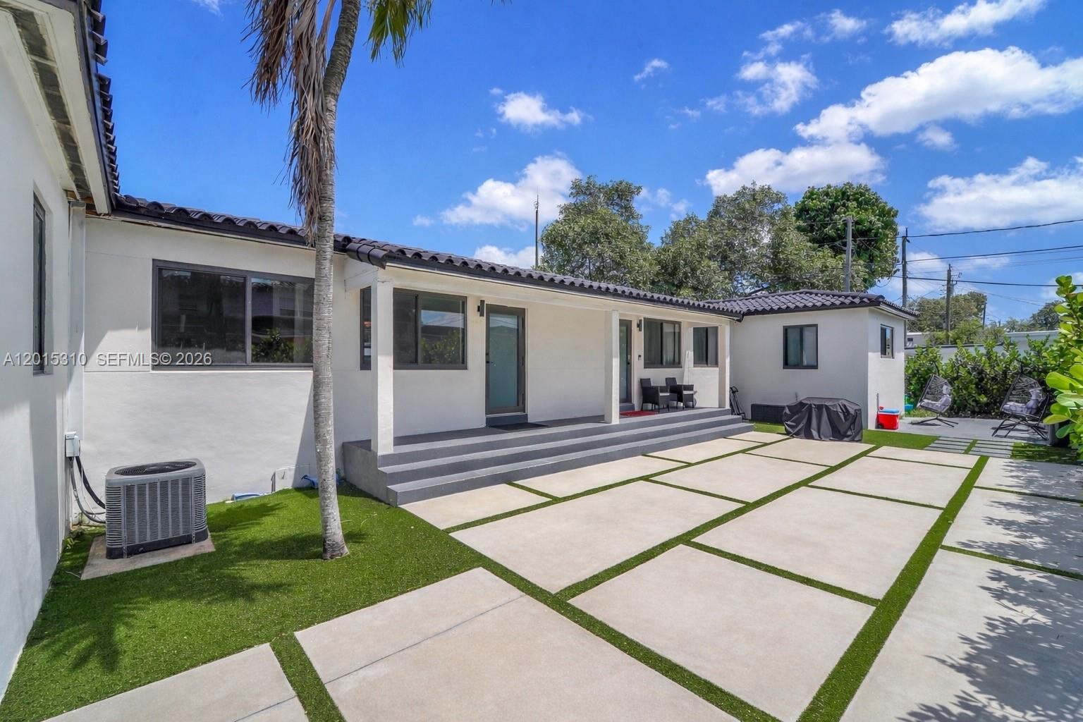 AUBURNDALE TAMIAMI TRAIL - Residential Lease