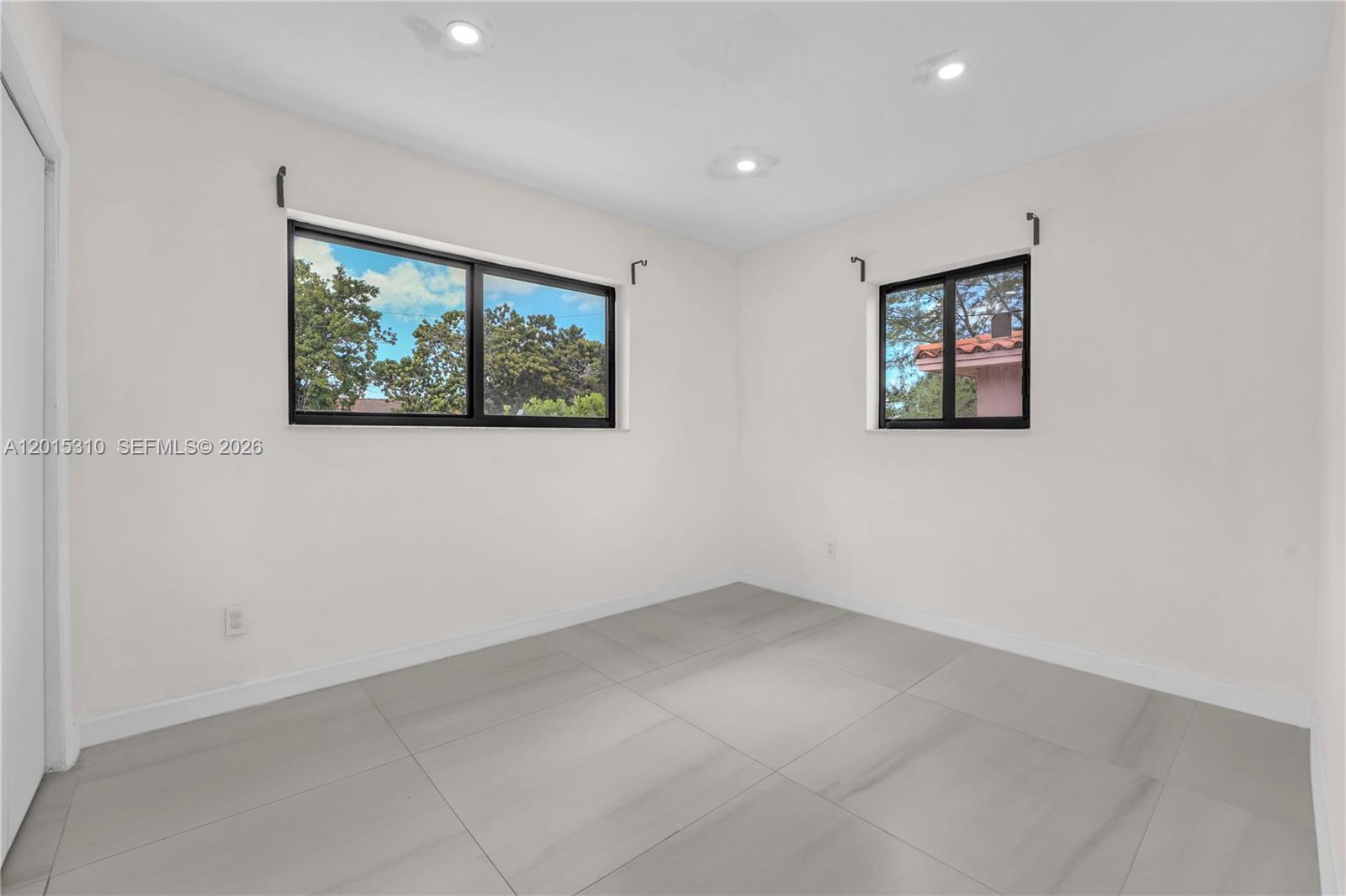 AUBURNDALE TAMIAMI TRAIL - Residential Lease
